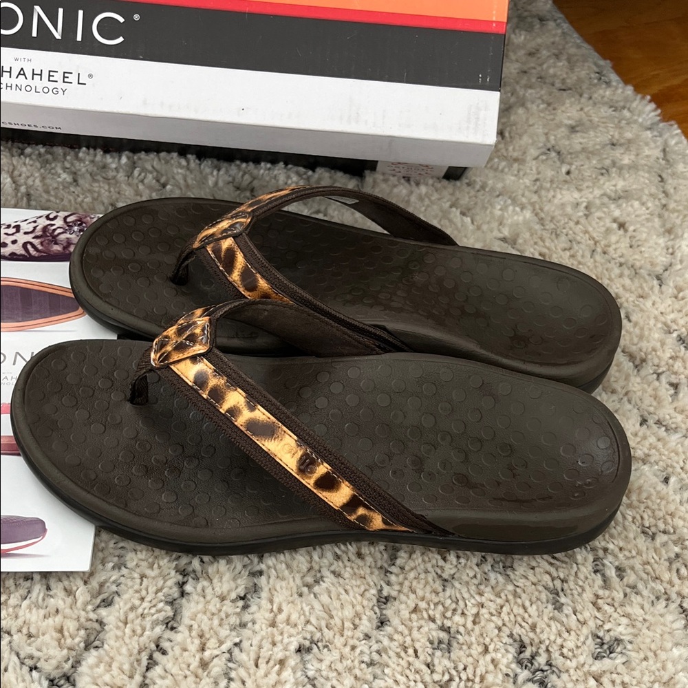 Vionic Black Flip Flop with Tortoise-Pattern Strap - Picture 3 of 5